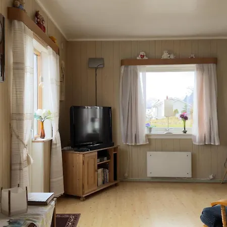 Cosy Retro House In Lofoten Tatil Evi *